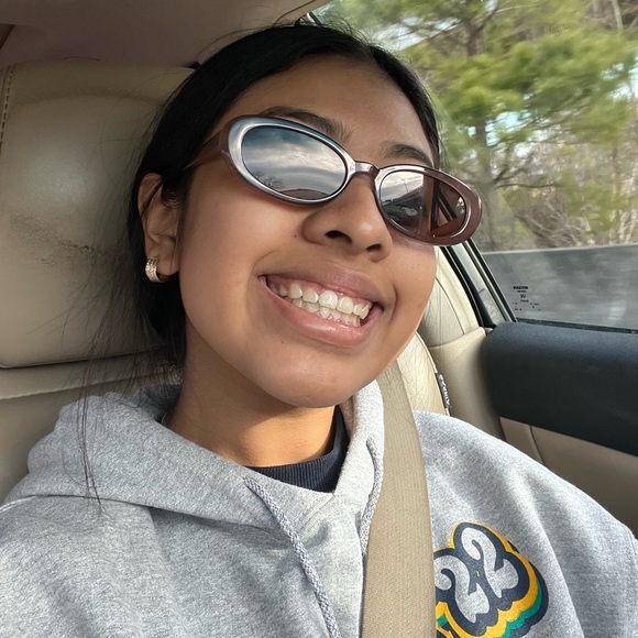 Meet your Posher, Leslie - Picture 1 of 1